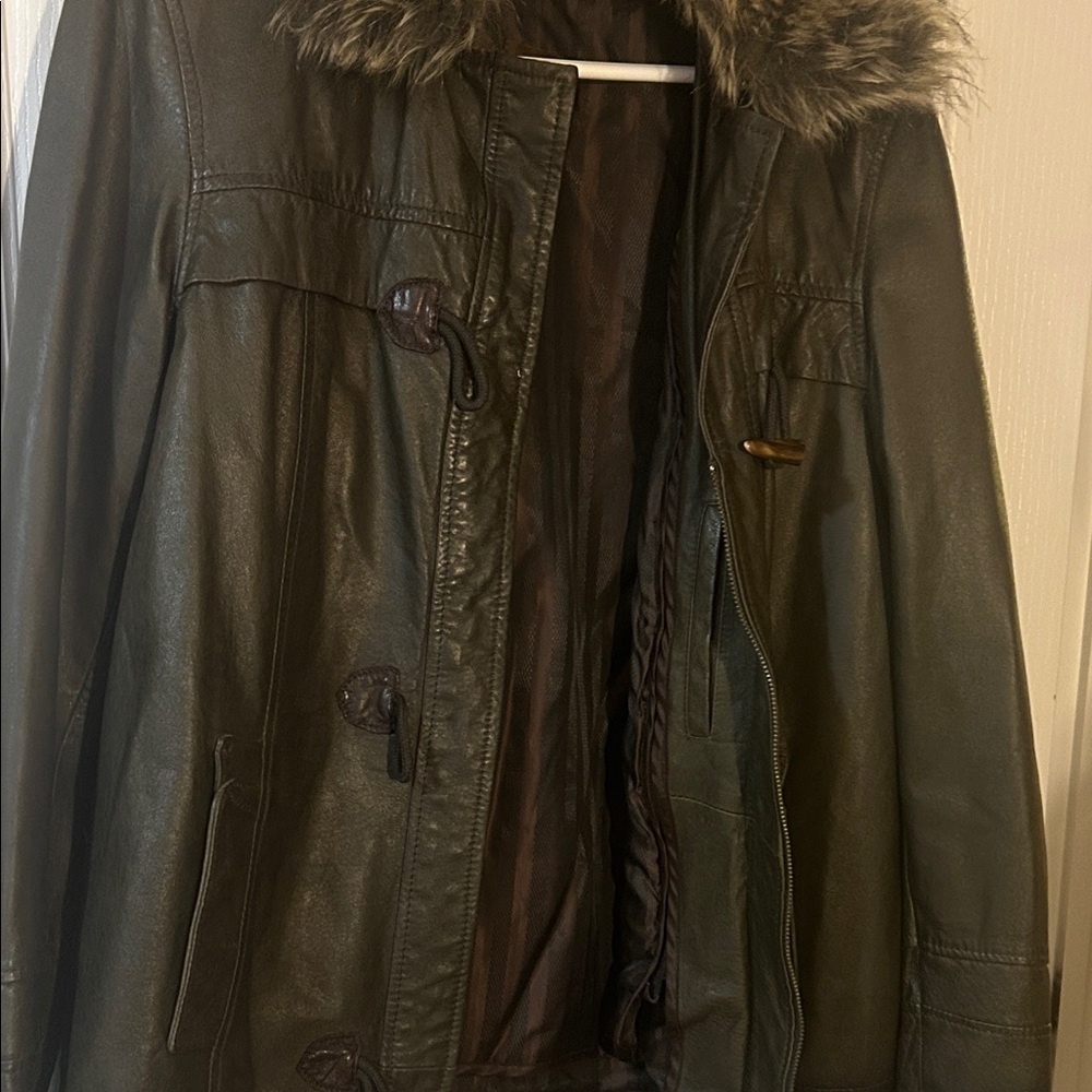 Danier Women's Brown Leather Jacket with Fur Collar - Picture 8 of 13